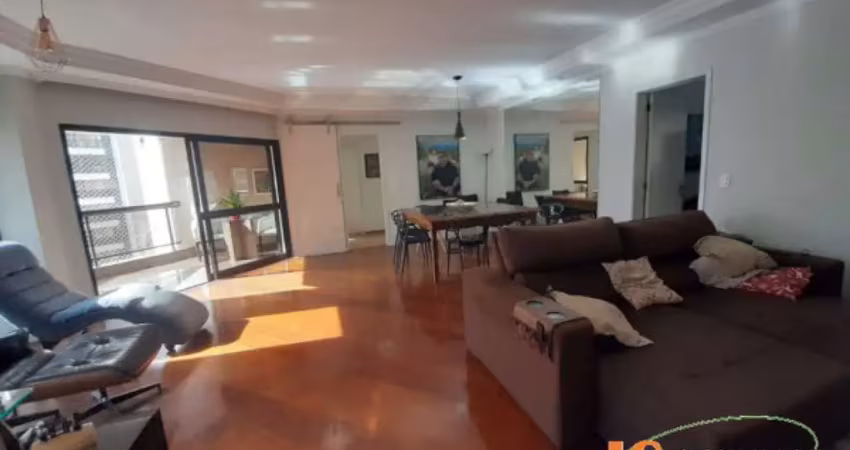 Apartamento com 150 m², 3 dormitórios, sendo 3 suítes, sala ampla para 2 ambientes, 2 vagas