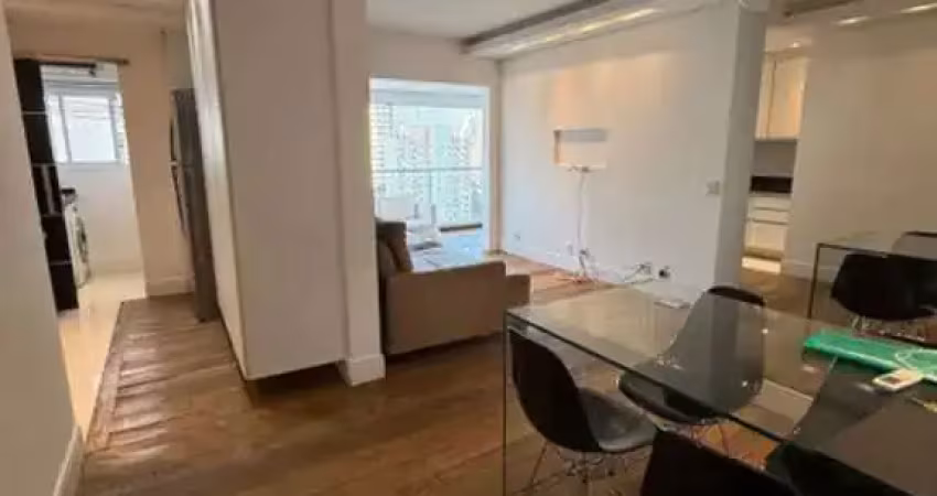 Apartamento com 72 m², mobiliado, 2 dormitórios, sendo 1 suíte, sala para 2 ambientes, 1 vaga