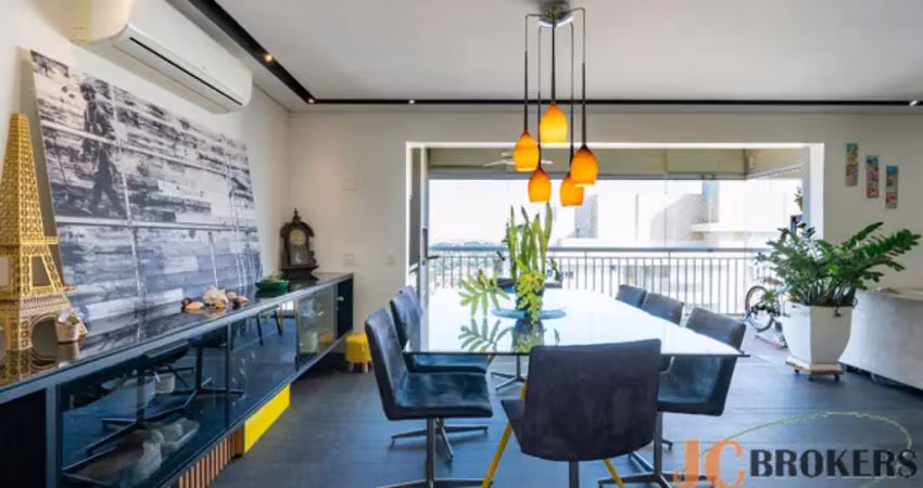 Apartamento com 131m² de área útil, 3 dormitórios, sendo 1 suíte com closet, 2 vagas