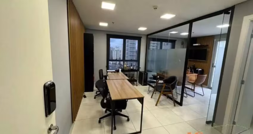 Sala comercial reformada semi-mobiliada com 35m², 2 banheiros, 1 vaga