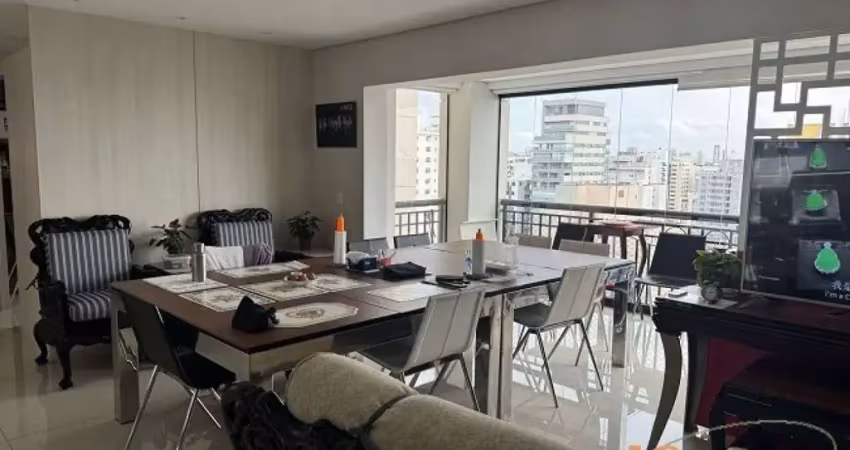 Apartamento com 137m² de área útil, 3 suítes, 3 vagas