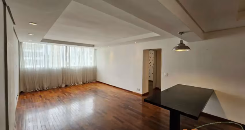 Apartamento reformado com 117 m² de área útil, 2 quartos sendo 1 suíte, 1 vaga