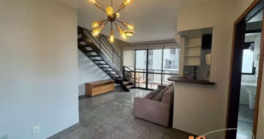 Apartamento duplex com 72 m², mobiliado, 2 suítes, living para dois ambientes, varanda, 2 vagas