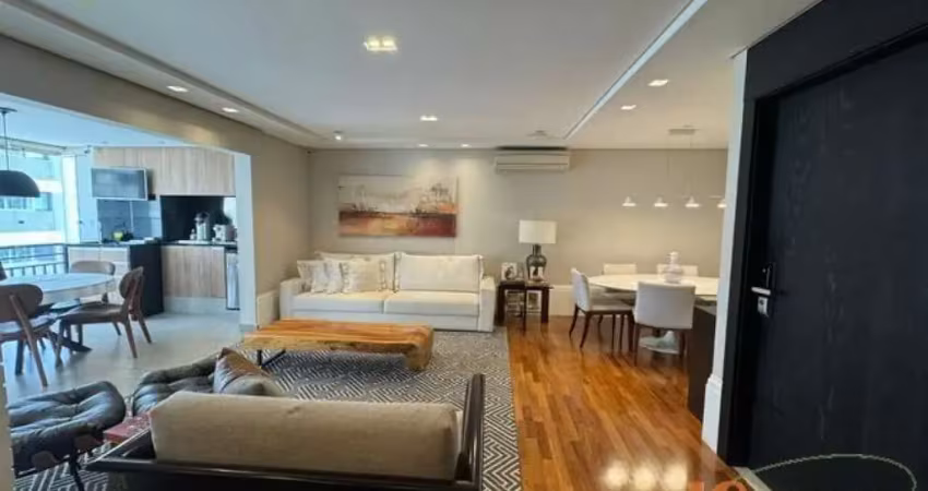 Apartamento mobiliado com 156m² de área útil, 3 suítes, 2 vagas