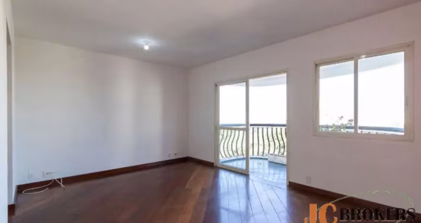 Apartamento com 106m² de área útil, 3 dormitórios sendo 1 suíte com sacada, 2 vagas de garagem.