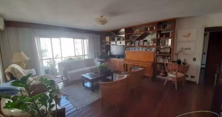 Apartamento com 170m² de área útil, sala, varanda, lavabo, 4 dormitórios sendo 1 suíte, 2 vagas
