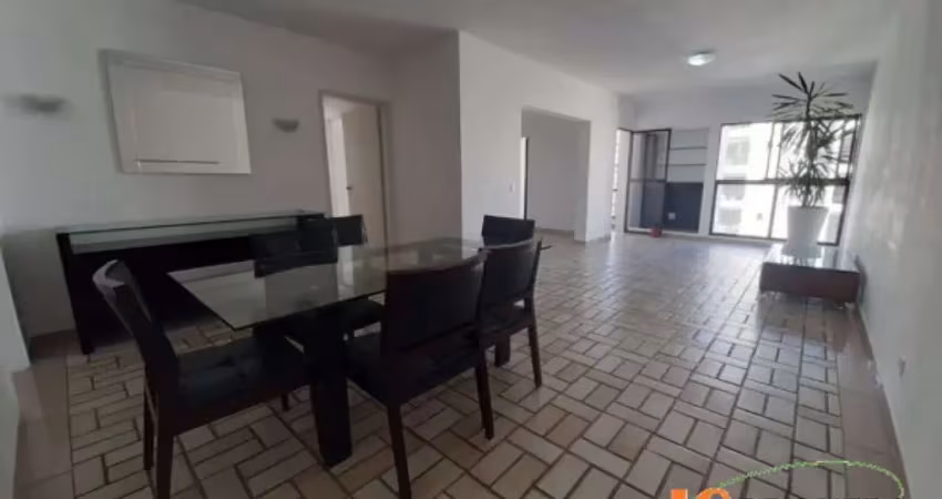 Apartamento com 127 m², 3 dormitórios, sendo 1 suíte, sala ampla para 2 ambientes, varanda, 2 vagas
