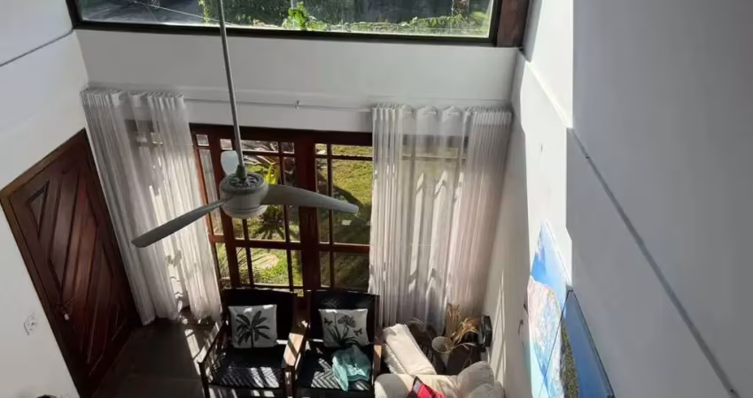 Casa em condomínio com 195m² de área útil, 5 dormitórios (2 suítes), 2 vagas
