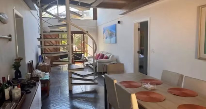 Casa em condomínio com 195m² de área útil, 5 dormitórios (2 suítes), 2 vagas