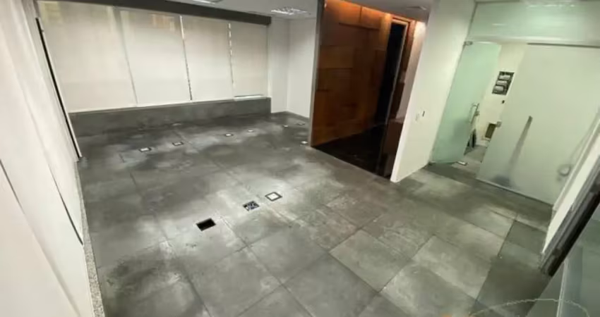 Sala comercial com 133m² de área útil, 2 banheiros, 4 vagas
