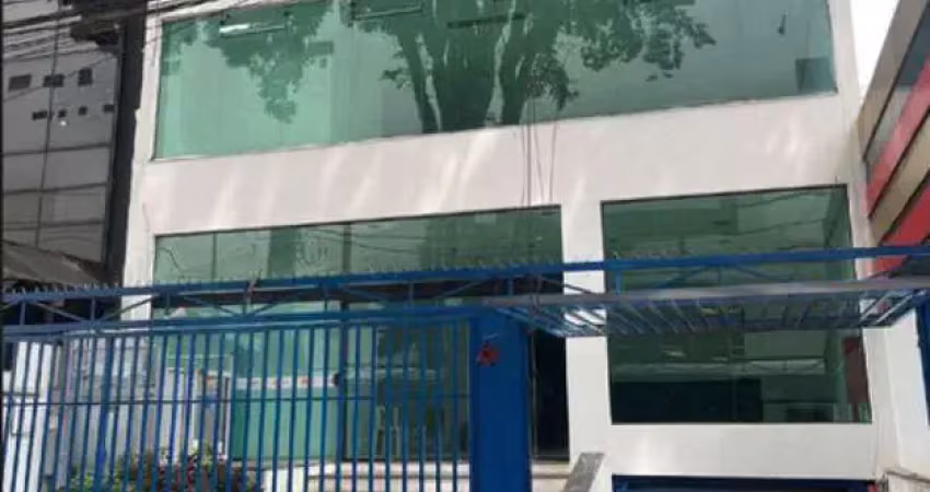 Ponto comercial com 300 m², 3 andares, plataforma para deficiente, garagem com 15 vagas