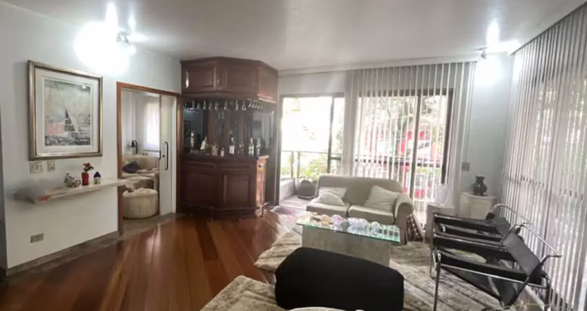Apartamento com 194m² de área útil, 3 suítes, 3 vagas