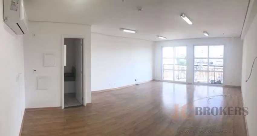 Sala comercial com 43m² de área útil, 1 banheiro, 1 vaga.