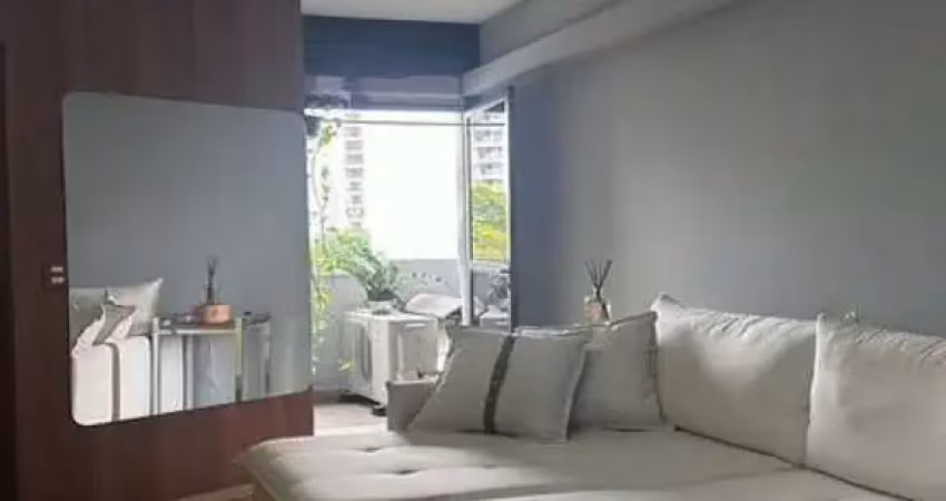 Apartamento com 39 m², 1 dormitório, living com ar condicionado, varanda, 1 vaga
