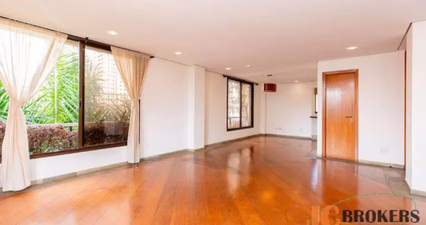 Apartamento com 200 m² de área útil, 4 dormitórios sendo 2 suítes, 3 vagas
