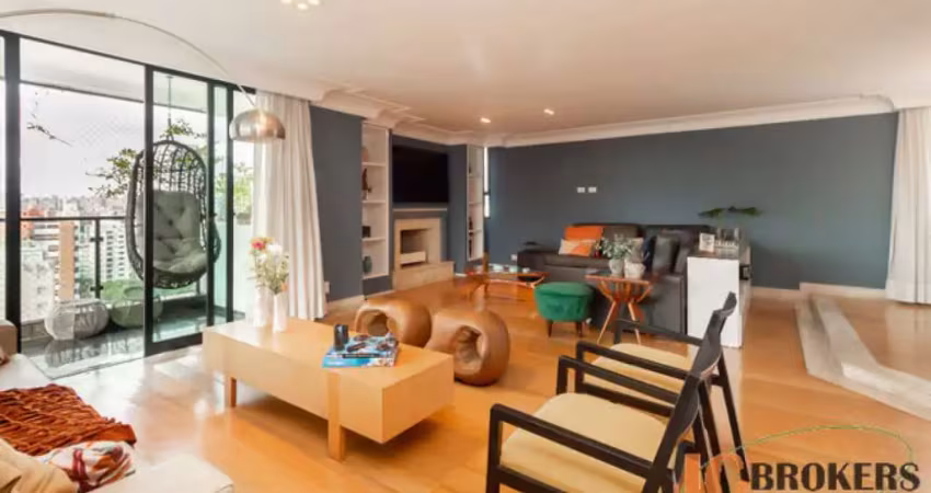Apartamento com 235m² de área útil, 3 suítes, 4 vagas