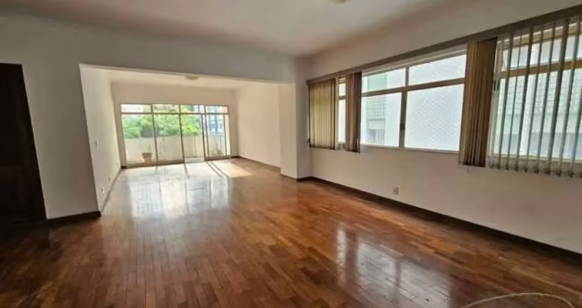 Apartamento com 180 m² de área útil, 3 dormitórios sendo 1 suíte, 1 vaga