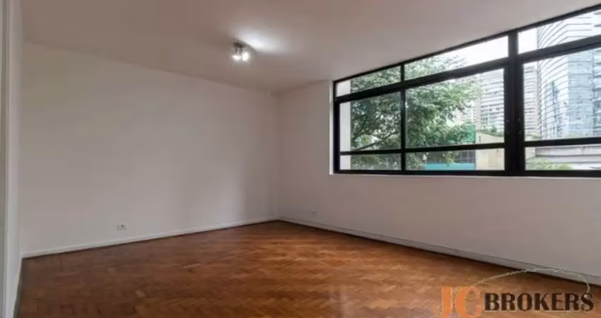 Apartamento com 103m² de área útil, 2 dormitórios, banheiro social, 1 vaga.