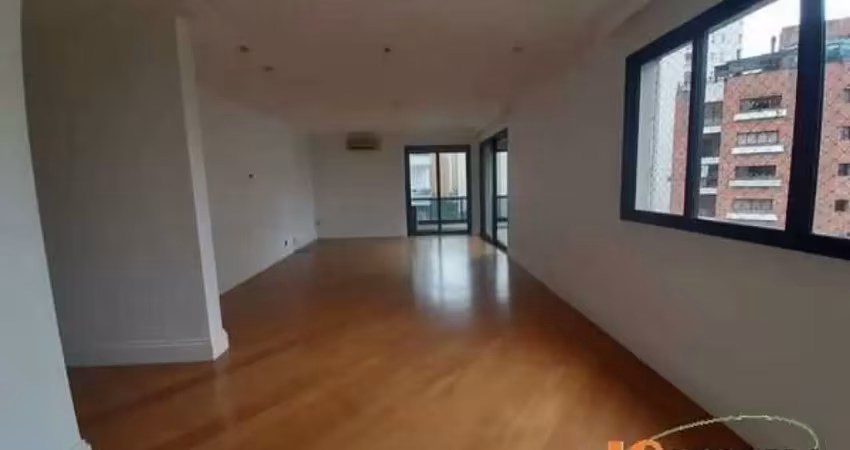 Apartamento com 155 m², 3 dormitórios, sendo 3 suítes, amplo living para 2 ambientes, 3 vagas