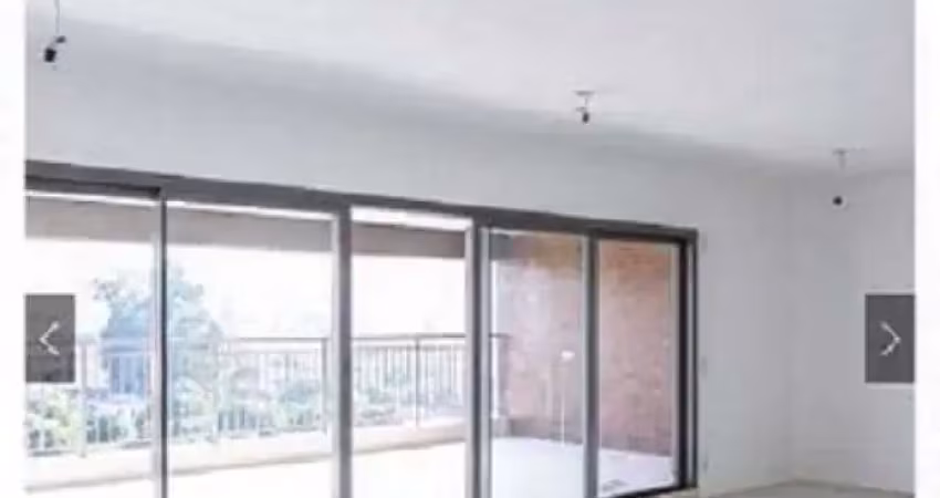 Apartamento com 244m² de área útil, living, varanda, 3 dormitórios sendo 3 suítes, 3 vagas