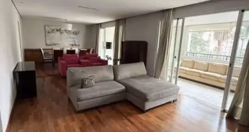 Apartamento com 222m² de área útil, 4 dormitórios sendo 2 suítes, 3 vagas