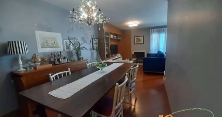 Apartamento com 178 m², 4 dormitórios, sendo 4 suítes, living para 2 ambientes, 4 vagas