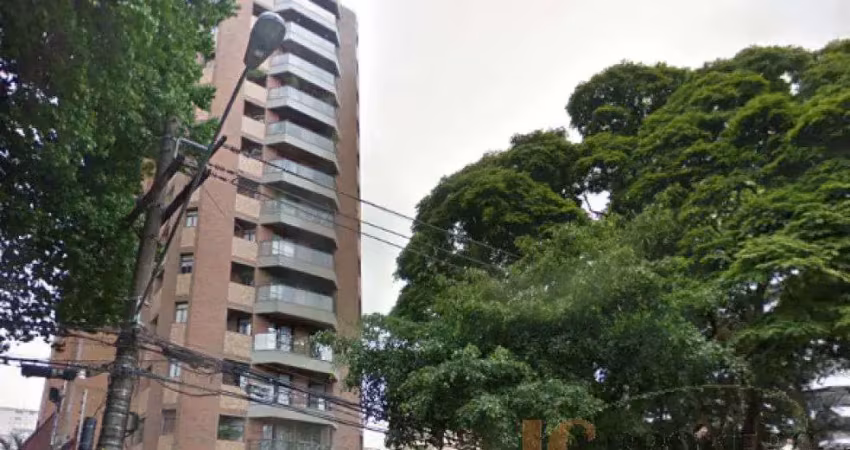 Apartamento com 300m² de área útil, 5 vagas, amplo living, 4 suítes.