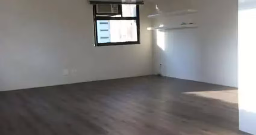 Sala comercial com 49 m², piso recém colocado, fechadura digital, divisória na entrada para recepção