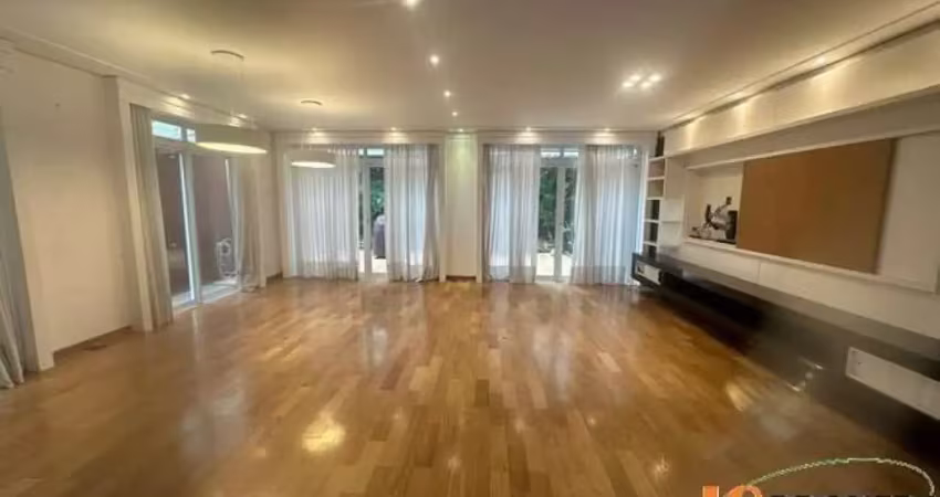 Casa em condomínio fechado com 266m² de área útil e 316m² de área construída