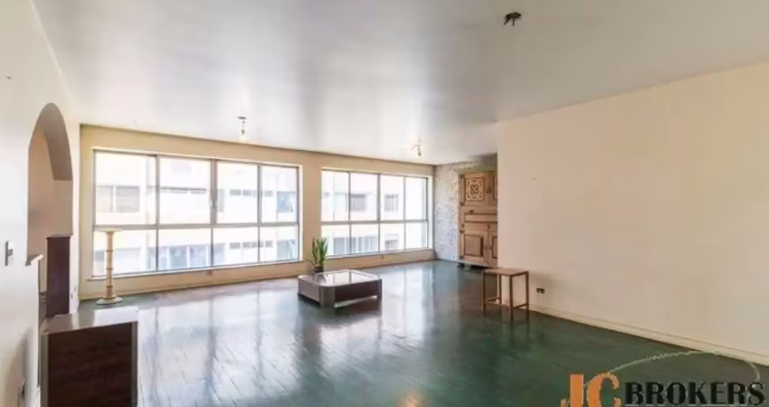 Apartamento com 227m²,  3 dormitórios, sendo 1 suíte, 2 vagas