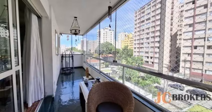 Apartamento com 208m² de área útil, 3 suítes, 4 vagas