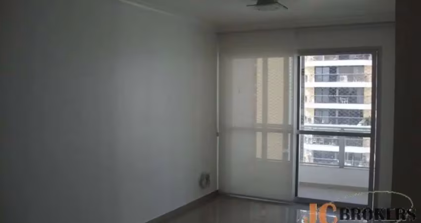 Apartamento reformado com 70m² de área útil, 2 dormitórios sendo 1 suíte, 2 vagas