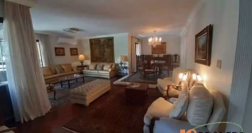 Apartamento mobiliado com 220 m², 4 dormitórios, sendo 3 suítes, 4 vagas