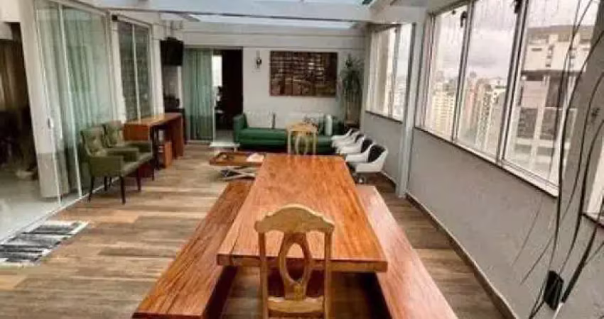 Cobertura com 360m² de área útil, 4 vagas, 5 suítes
