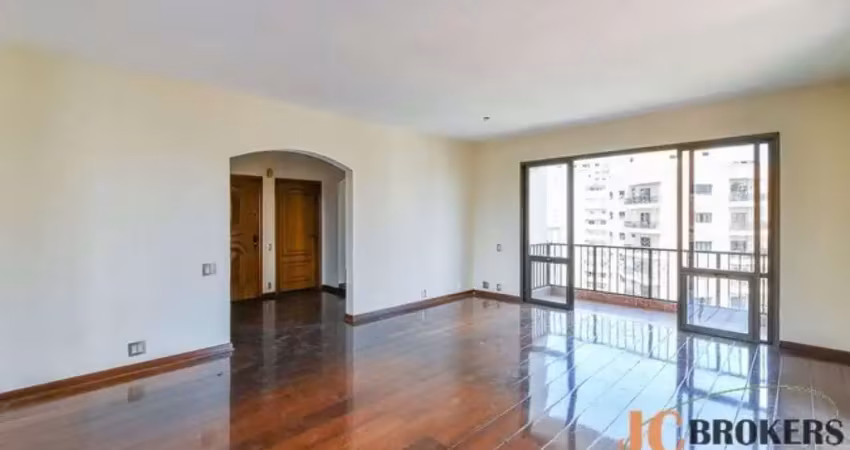 Apartamento com 256 m² de área útil, 3 suítes, 3 vagas