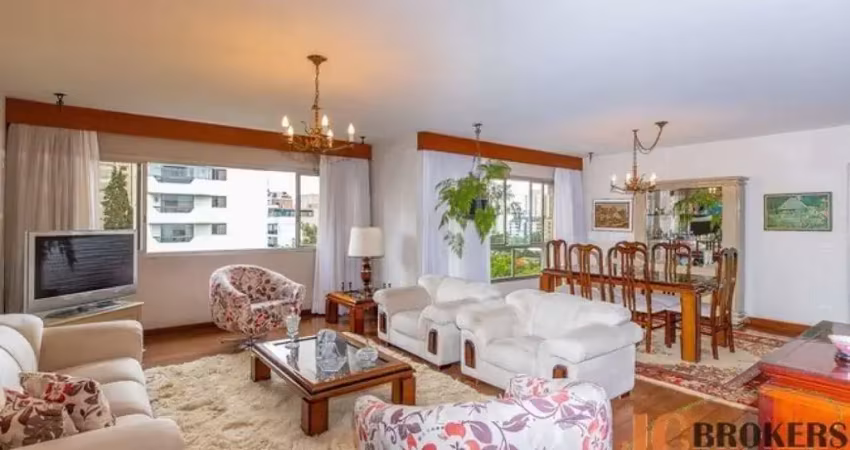 Apartamento com 164m² de área útil,  4 dormitórios sendo 1 suíte, 2 vagas de garagem.