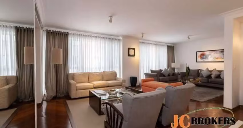 Apartamento com 228 m², 3 dormitórios sendo 1 suíte com closet, living para 2 ambientes, 2 vagas