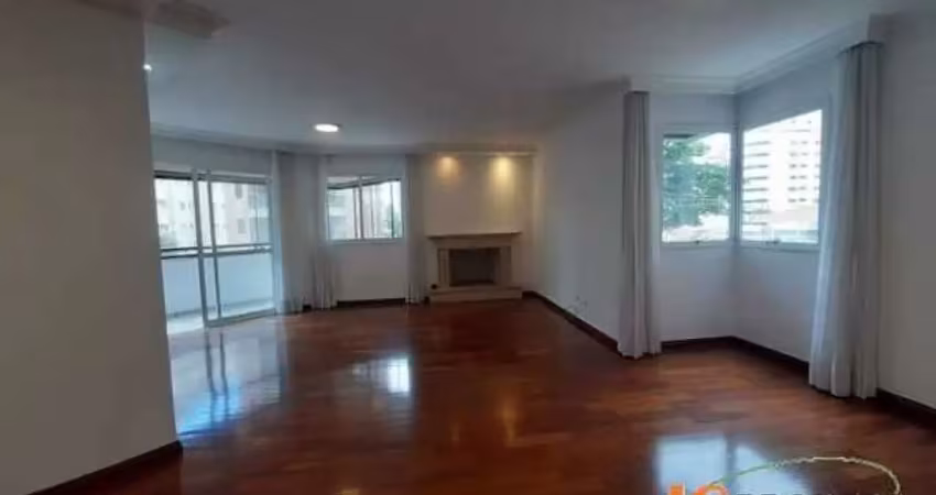 Apartamento com 140 m², 3 dormitórios, sendo 1 suíte, living para 2 ambientes, varanda, 2 vagas