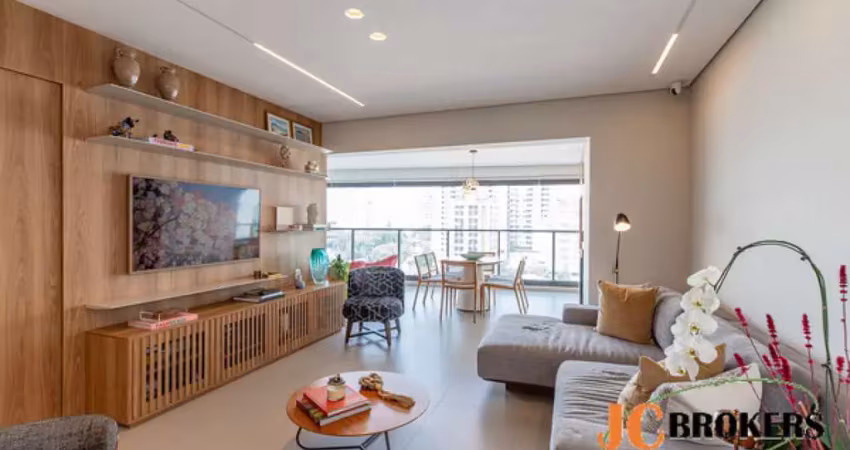 Apartamento com 117 m², 2 dormitórios, sendo 2 suítes, living para 2 ambientes, 2 vagas