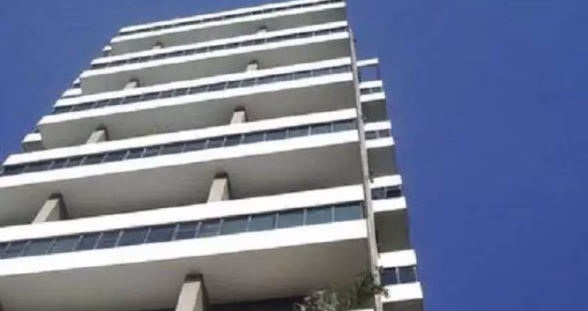 Sala comercial com 150m² de área útil, 2 vagas, vão livre, excelente copa, 3 banheiros.