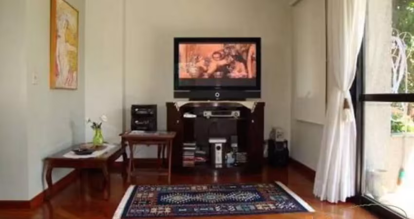 Apartamento com 120m² de área útil, living, varanda, 3 dormitórios sendo 1 suíte, 2 vagas