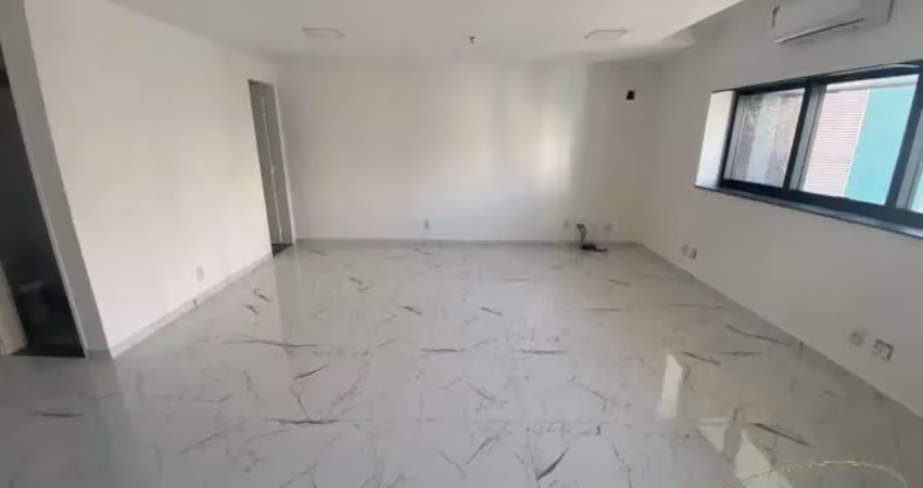 Sala comercial com 44,43 m² de área útil, 1 banheiro, 1 vaga