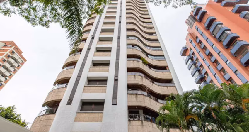 Apartamento com 228m² de área útil, 3 suítes, 4 vagas