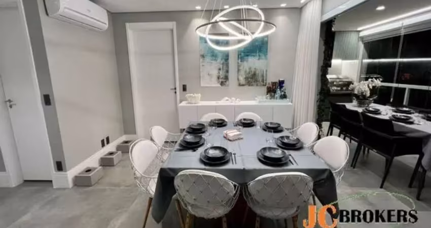 Apartamento com 160 m², 4 dormitórios sendo 3 suítes, amplo living para 2 ambientes, 3 vagas