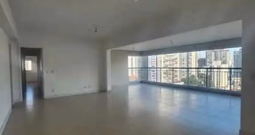 Apartamento com 213 m², 4 suítes, a master com varanda, living para 5 ambientes, 4 vagas