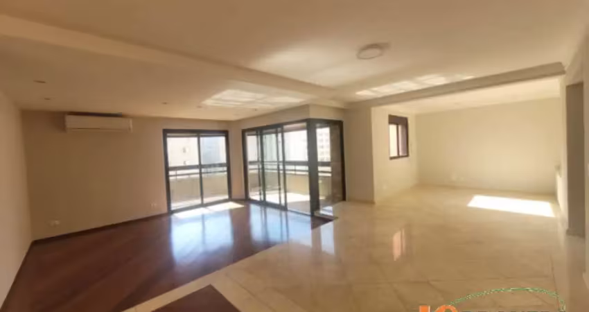 Apartamento com 250 m², 4 dormitórios, sendo 3 suítes, sala ampla para 3 ambientes, 4 vagas