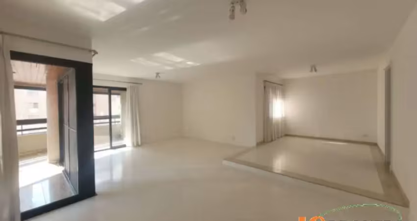 Apartamento com 220 m², 4 dormitórios, sendo 3 suítes, sala ampla para 2 ambientes, 4 vagas