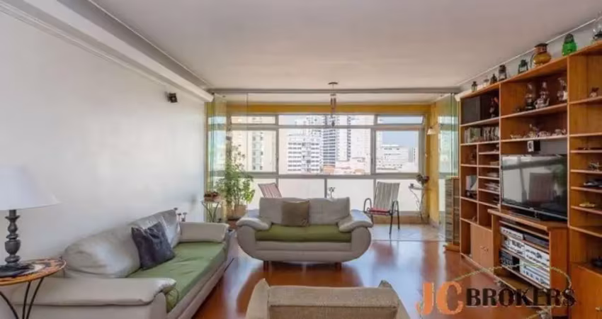 Apartamento com 138m² de área útil, 3 dormitórios sendo 1 suíte e 2 vagas.