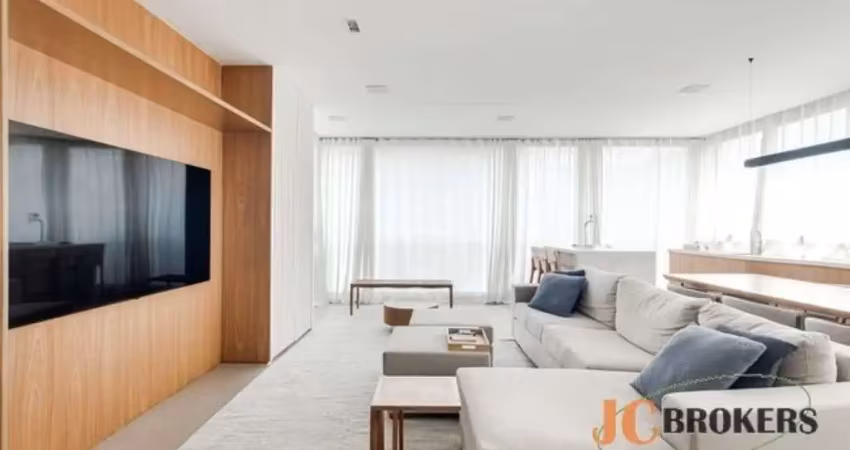 Apartamento com 157m² de área útil,  dormitórios sendo 3 suítes, 2 vagas
