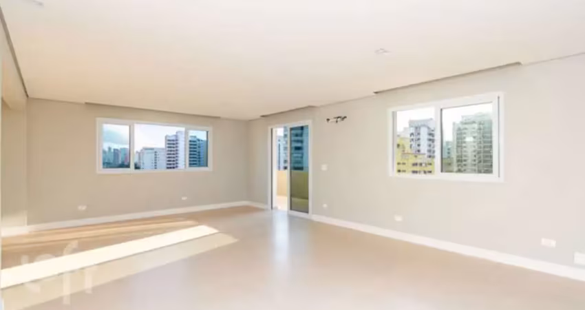 Apartamento com 204m² de área útil, sala ampla, 4 dormitórios sendo 3 suítes, 3 vagas.